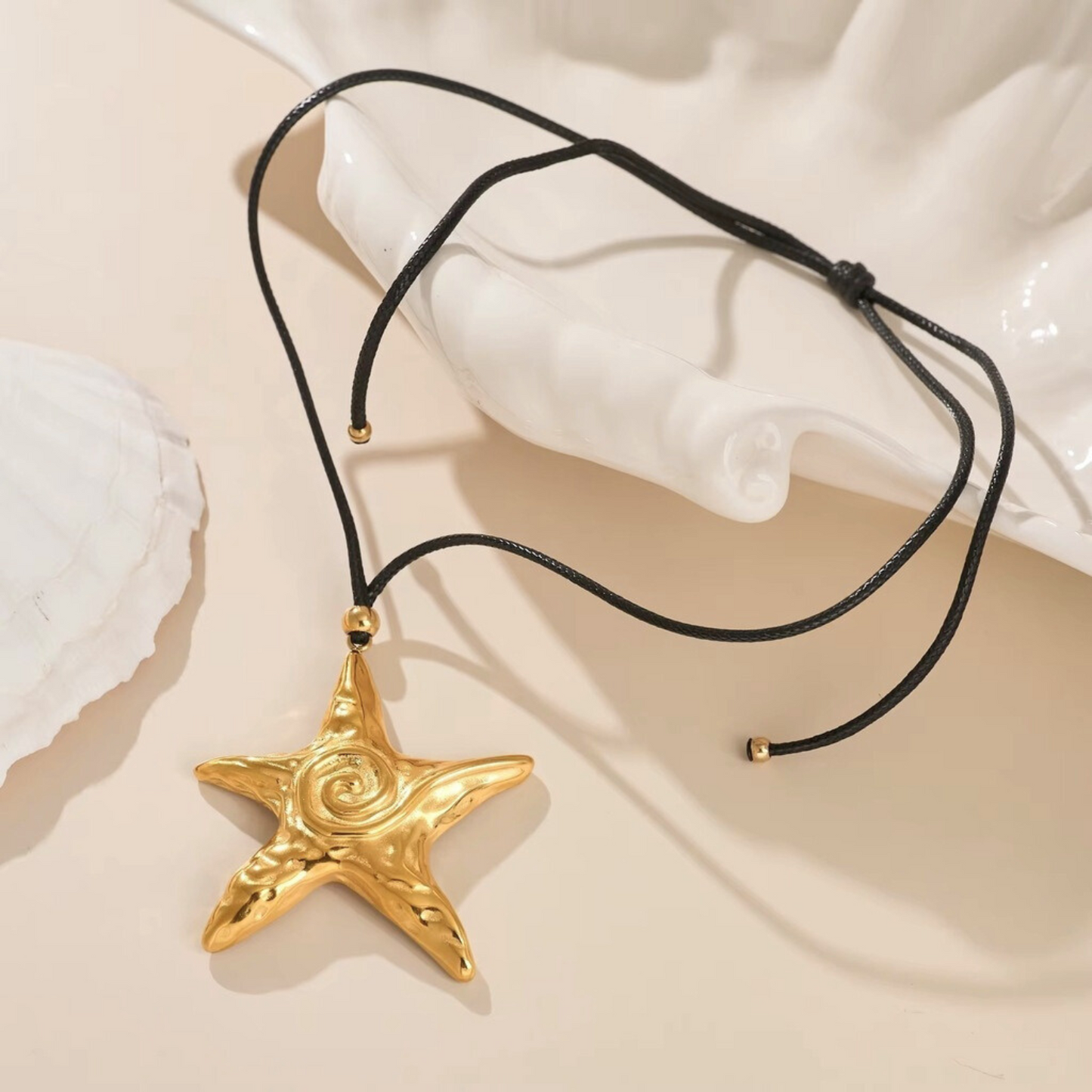 Astrea collier