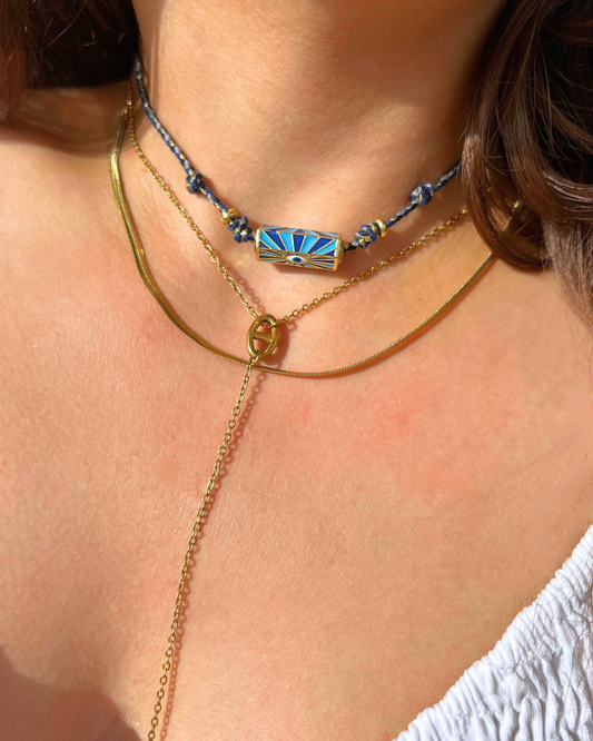 Collier Blue