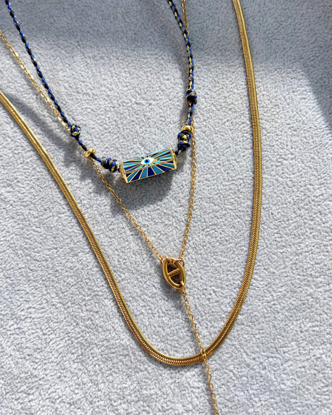 Collier Blue