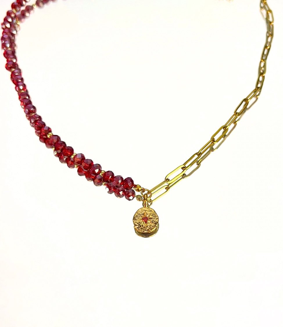 Burgundy collier