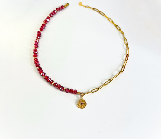 Burgundy collier