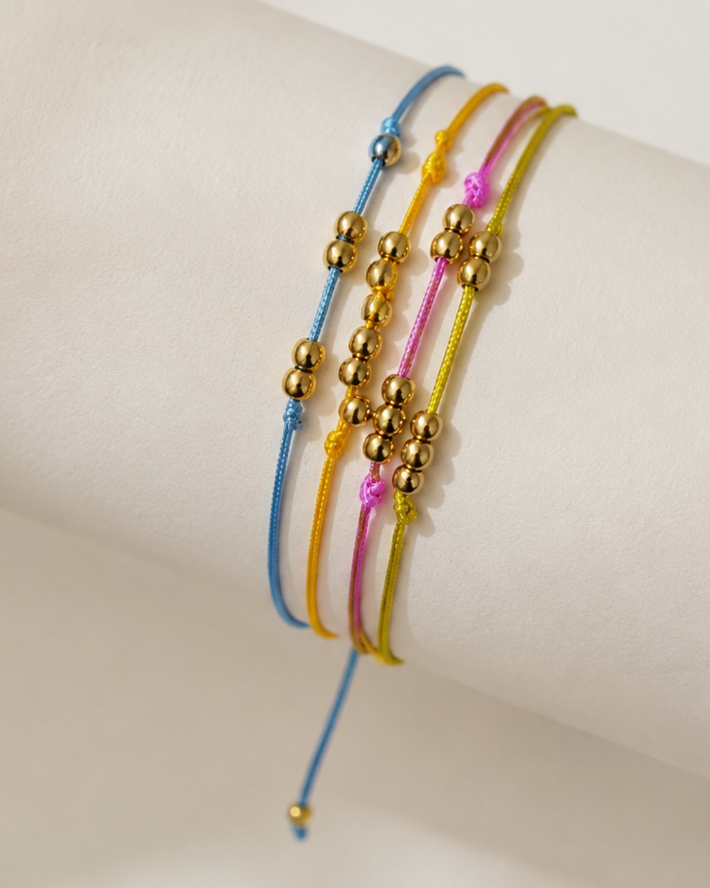 Bracelet cordon boules dorées