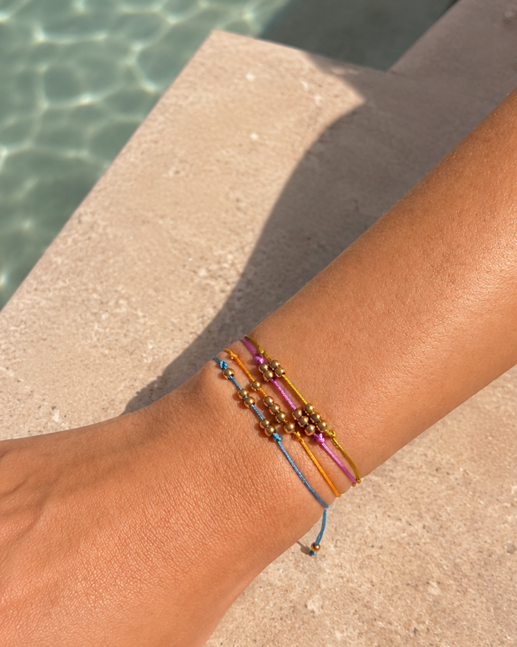 Bracelet cordon boules dorées